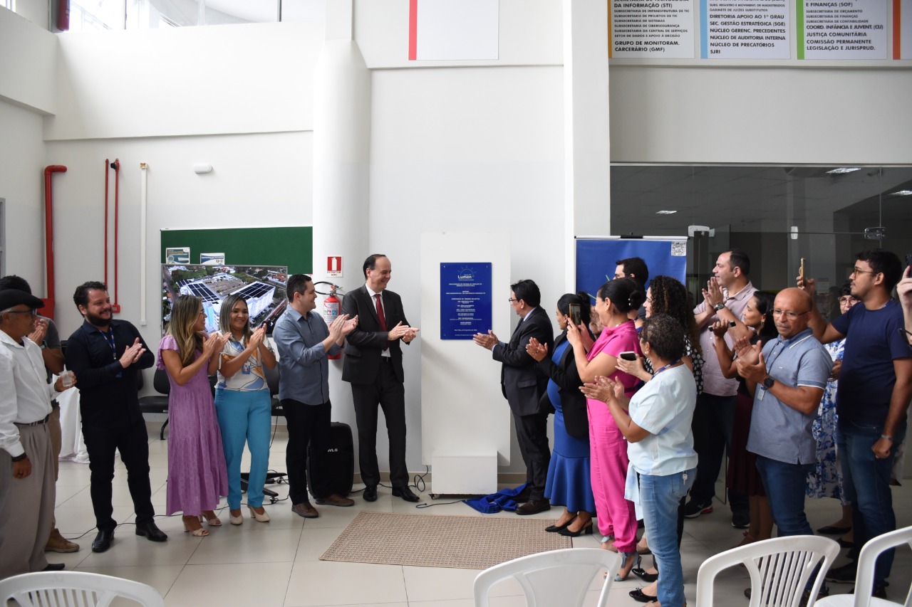 PROGRAMA LUMEN - Usina de energia solar é inaugurada no prédio Administrativo